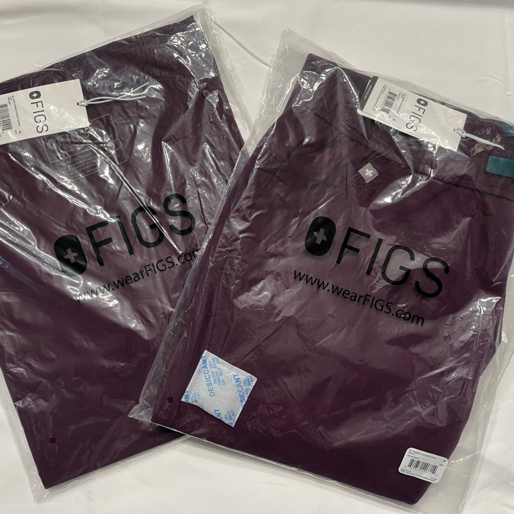 Mens Figs scrub set; size medium; shirt and joggers; color: deep purple